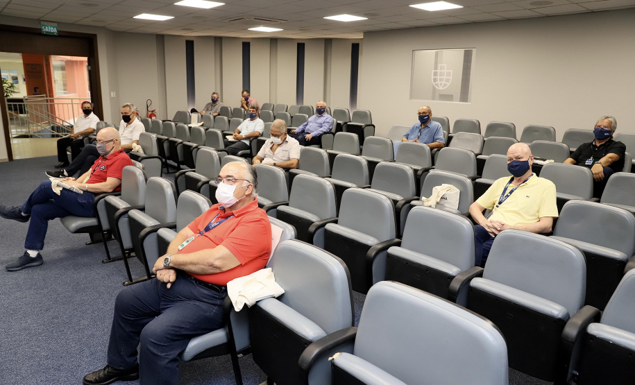 A Portos do Paraná iniciou nesta segunda-feira (25) a entrega de uma placa simbólica de agradecimento para os mais antigos empregados.  -  Paranaguá, 25/01/2021  -  Foto: Claudio Neves/Portos do Paraná
