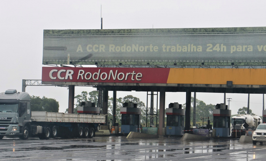 O Conselho Diretor da Agência Reguladora de Serviços Públicos Delegados do Paraná (Agepar) aprovou, nesta terça-feira (26), a prorrogação da suspensão, por mais 60 dias, do reajuste das tarifas de pedágio cobradas nas praças da concessionária Rodonorte. -  Foto: Rodrigo Morosini