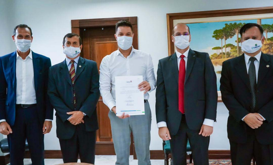 O Comitê Permanente de Desburocratização do Governo do Paraná passa a contar com mais duas entidades participantes. Nesta terça-feira (26), o chefe da Casa Civil, Guto Silva, incluiu o Conselho Regional de Economia – Corecon e o Sindicato de Habitação e Condomínios – Secovi, como membros convidados, para contribuírem com o programa de desburocratização da administração pública estadual. Foto: Guilherme Flores/ Casa Civil