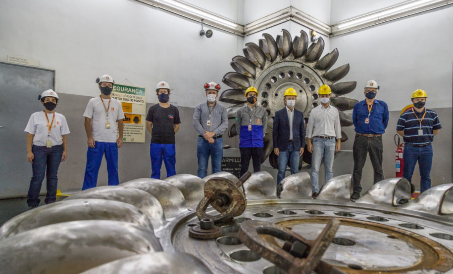 A Usina Governador Pedro Viriato Parigot de Souza (GPS) completou 50 anos nesta terça-feira, 26 de janeiro. O presidente da Copel, Daniel Pimentel Slaviero, e o diretor geral da Copel Geração e Transmissão, Moacir Carlos Bertol, visitaram a usina para comemorar a data com a equipe responsável pela planta e anunciaram um investimento de R$ 100 milhões para uma nova etapa de modernização do empreendimento.  - Curitiba, 26/01/2021  -  Foto: Divulgação Copel