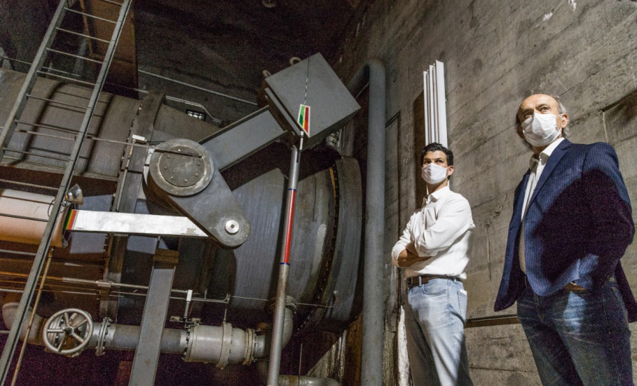A Usina Governador Pedro Viriato Parigot de Souza (GPS) completou 50 anos nesta terça-feira, 26 de janeiro. O presidente da Copel, Daniel Pimentel Slaviero, e o diretor geral da Copel Geração e Transmissão, Moacir Carlos Bertol, visitaram a usina para comemorar a data com a equipe responsável pela planta e anunciaram um investimento de R$ 100 milhões para uma nova etapa de modernização do empreendimento.  - Curitiba, 26/01/2021  -  Foto: Divulgação Copel