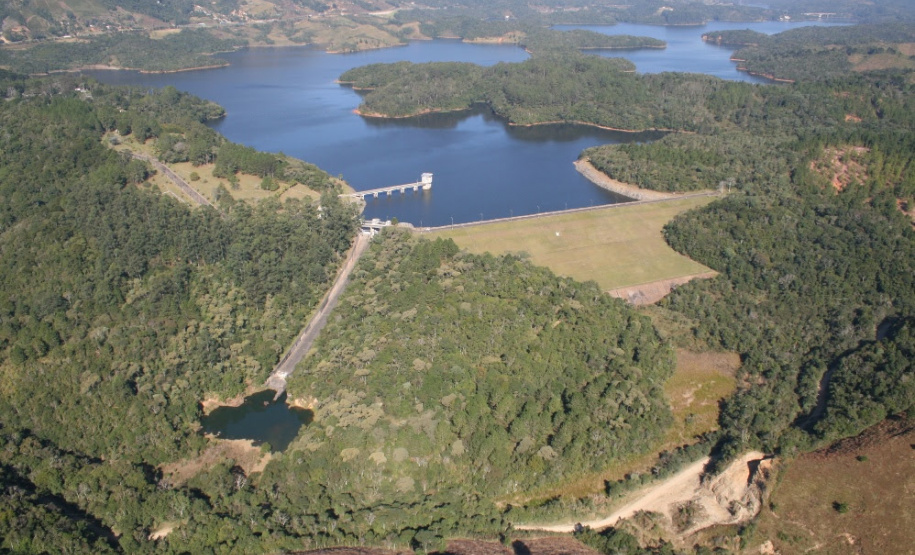 A Usina Governador Pedro Viriato Parigot de Souza (GPS) completou 50 anos nesta terça-feira, 26 de janeiro. O presidente da Copel, Daniel Pimentel Slaviero, e o diretor geral da Copel Geração e Transmissão, Moacir Carlos Bertol, visitaram a usina para comemorar a data com a equipe responsável pela planta e anunciaram um investimento de R$ 100 milhões para uma nova etapa de modernização do empreendimento.  - Curitiba, 26/01/2021  -  Foto: Divulgação Copel