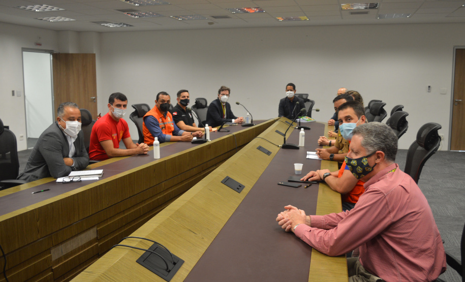 A preparação e translado dos 19 corpos das vítimas do acidente ocorrido segunda-feira (25) na BR-376, em Guaratuba, no Litoral do Paraná, foi um dos assuntos discutidos em reunião entre representantes dos governos do Paraná e do Pará, realizada terça-feira (26), em Curitiba.  Curitiba, 26/01/2021  -  Foto: Divulgação Secretaria Segurança Pública do Paraná/SESP