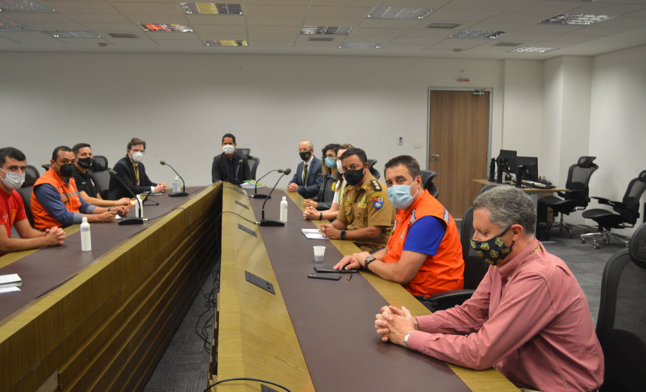 A preparação e translado dos 19 corpos das vítimas do acidente ocorrido segunda-feira (25) na BR-376, em Guaratuba, no Litoral do Paraná, foi um dos assuntos discutidos em reunião entre representantes dos governos do Paraná e do Pará, realizada terça-feira (26), em Curitiba.  Curitiba, 26/01/2021  -  Foto: Divulgação Secretaria Segurança Pública do Paraná/SESP