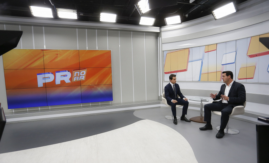 CURITIBA - 27-01-2021 -Governador Carlos Massa Ratinho Junior durante entrevista para a rádio Jovem Pan e a RIC TV.Foto: Jonathan Campos/AEN