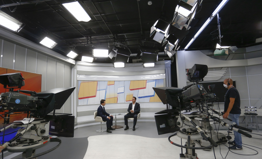 CURITIBA - 27-01-2021 -Governador Carlos Massa Ratinho Junior durante entrevista para a rádio Jovem Pan e a RIC TV.Foto: Jonathan Campos/AEN