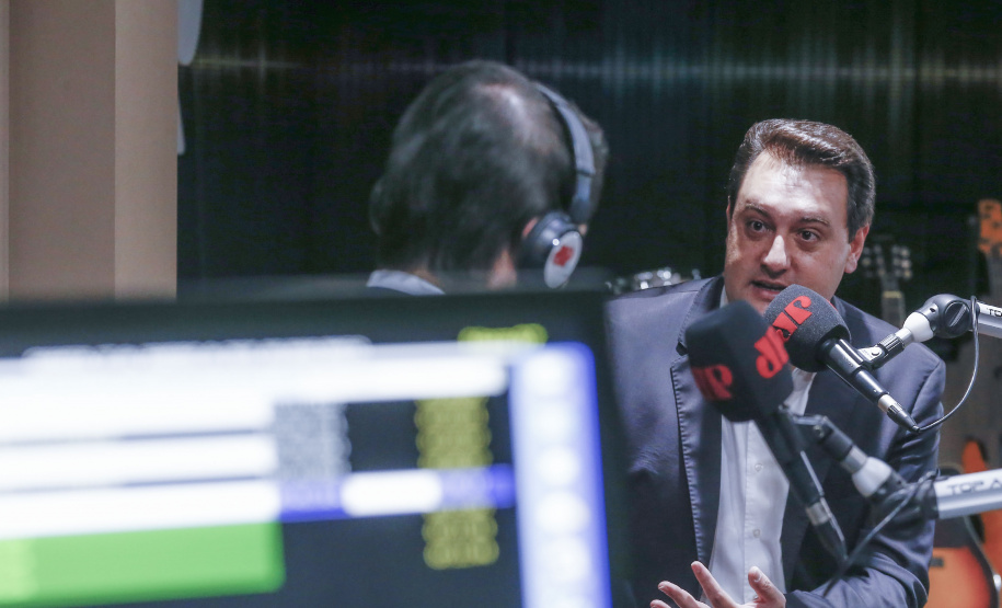 CURITIBA - 27-01-2021 -Governador Carlos Massa Ratinho Junior durante entrevista para a rádio Jovem Pan e a RIC TV.Foto: Jonathan Campos/AEN