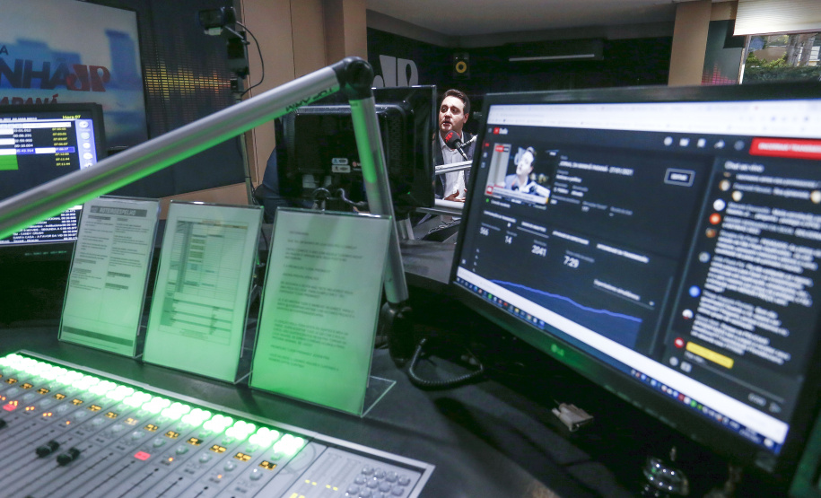 CURITIBA - 27-01-2021 -Governador Carlos Massa Ratinho Junior durante entrevista para a rádio Jovem Pan e a RIC TV.Foto: Jonathan Campos/AEN