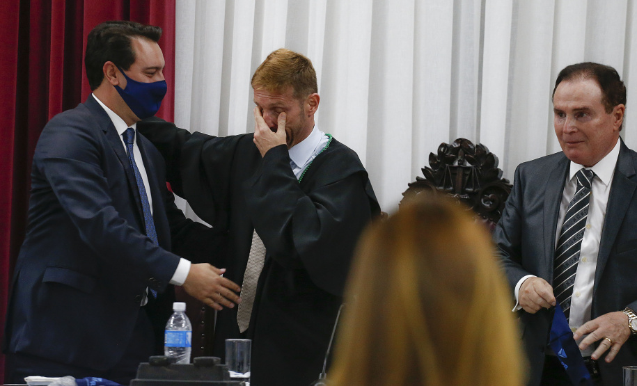 O governador Carlos Massa Ratinho Junior participou nesta quarta-feira (27) da posse da nova mesa diretora do Tribunal de Contas do Paraná (TCE), eleita em dezembro no passado para o comando do órgão de controle no biênio 2020-2021. O conselheiro Fabio Camargo assume a presidência do TCE no lugar de Nestor Baptista, Ivan Bonilha passa a ocupar a vice-presidência e Fernando Guimarães o cargo de corregedor-geral.  Foto: Jonathan Campos/AEN