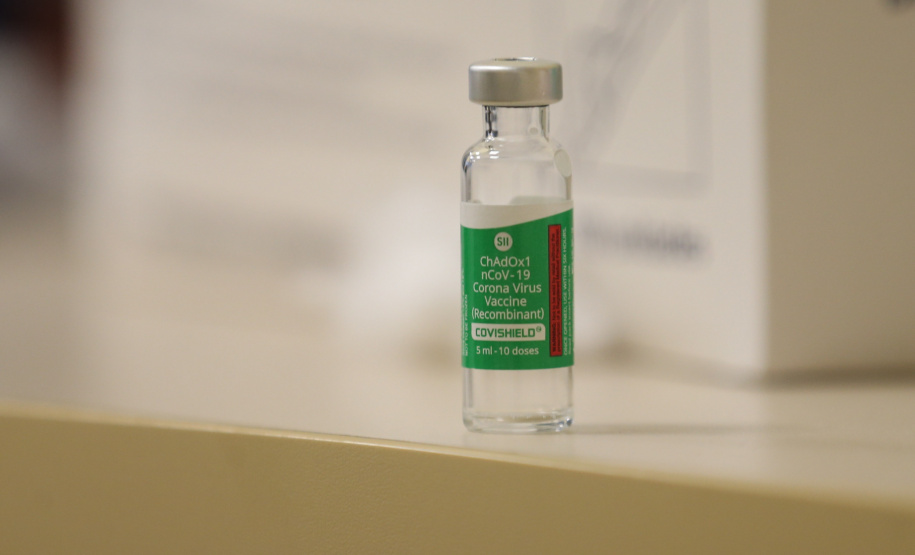 Vacina Oxford/AstraZeneca para imunizacao  em profissionais de saude do Hospital de Reabilitação do Paraná que tem leitos exclusivo de combate à Covid-19.  Curitiba, 27/01/2021. Foto: Geraldo Bubniak/AEN