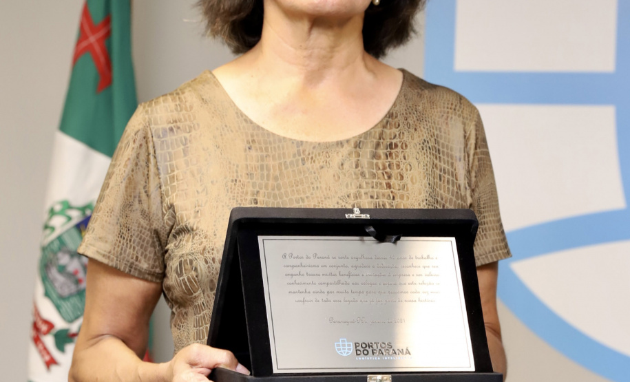 Dia do Portuário marca a essencialidade desses trabalhadores - Comemorada no dia 28 de janeiro, a data ressalta o trabalho de mais de 50 mil homens e mulheres, no Brasil, 3,1 mil no Paraná, que atuam no transporte internacional de cargas e são essenciais para economia mundial - Foto: Claudio Neves/Portos do Paraná