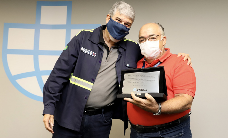 Dia do Portuário marca a essencialidade desses trabalhadores - Comemorada no dia 28 de janeiro, a data ressalta o trabalho de mais de 50 mil homens e mulheres, no Brasil, 3,1 mil no Paraná, que atuam no transporte internacional de cargas e são essenciais para economia mundial - Foto: Claudio Neves/Portos do Paraná