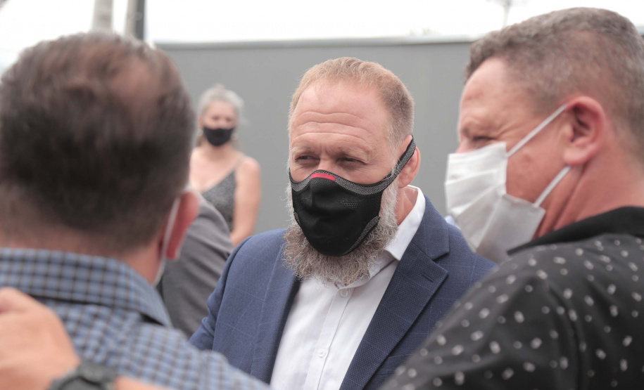 O Governo do Estado entregou nesta quinta-feira (28) ao município de Cambé, no Norte do Estado, a nova delegacia de Polícia Civil. Esta obra significa a reestruturação das atividades do órgão. Os novos espaços e a ausência de custódia de presos significam ampliação das diligências policiais e investigações para solucionar crimes, atividade fim da instituição. Junto à Delegacia, também foi inaugurado o prédio do 1º Distrito. Foto: Toni Silva