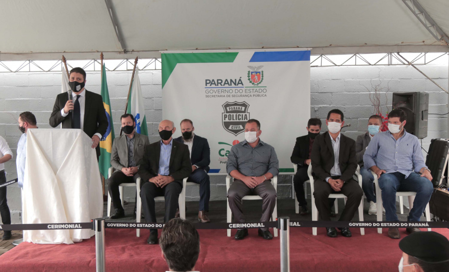 O Governo do Estado entregou nesta quinta-feira (28) ao município de Cambé, no Norte do Estado, a nova delegacia de Polícia Civil. Esta obra significa a reestruturação das atividades do órgão. Os novos espaços e a ausência de custódia de presos significam ampliação das diligências policiais e investigações para solucionar crimes, atividade fim da instituição. Junto à Delegacia, também foi inaugurado o prédio do 1º Distrito. Foto: Toni Silva