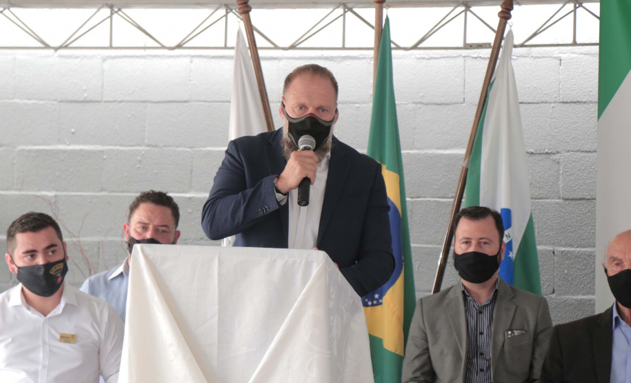 O Governo do Estado entregou nesta quinta-feira (28) ao município de Cambé, no Norte do Estado, a nova delegacia de Polícia Civil. Esta obra significa a reestruturação das atividades do órgão. Os novos espaços e a ausência de custódia de presos significam ampliação das diligências policiais e investigações para solucionar crimes, atividade fim da instituição. Junto à Delegacia, também foi inaugurado o prédio do 1º Distrito. Foto: Toni Silva