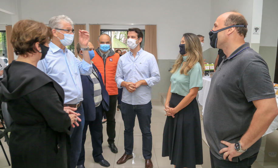 Permissionários atacadistas da Ceasa Curitiba fazem doação 25 toneladas de alimentos para entidades beneficentes de Curitiba e Região Metropolitana, além de famílias atingidas pelas chuvas em Irati, na região Centro-Sul do Estado. - Curitiba, 29/01/2021  -  Foto: Veldelino Pontes