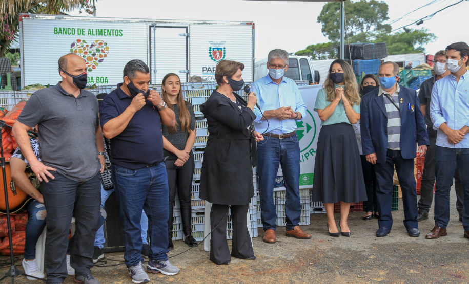 Permissionários atacadistas da Ceasa Curitiba fazem doação 25 toneladas de alimentos para entidades beneficentes de Curitiba e Região Metropolitana, além de famílias atingidas pelas chuvas em Irati, na região Centro-Sul do Estado. - Curitiba, 29/01/2021  -  Foto: Veldelino Pontes