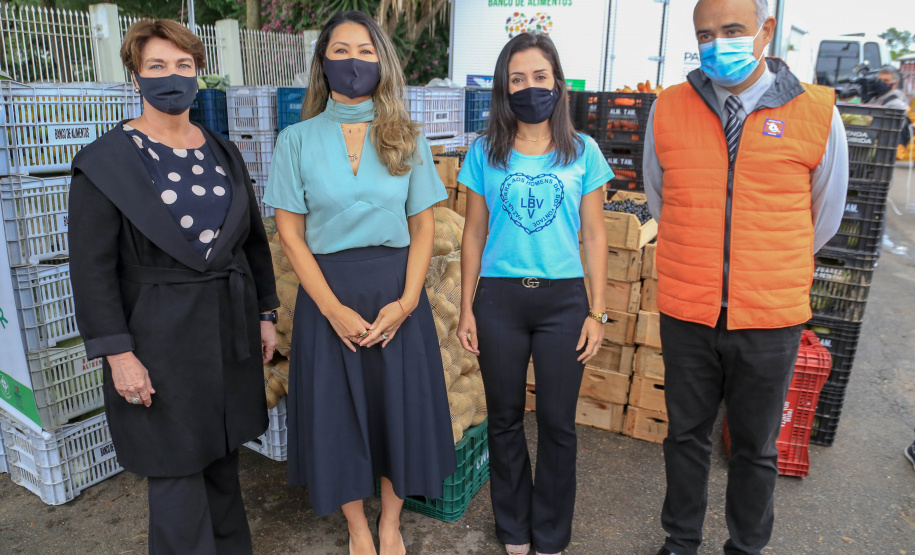 Permissionários atacadistas da Ceasa Curitiba fazem doação 25 toneladas de alimentos para entidades beneficentes de Curitiba e Região Metropolitana, além de famílias atingidas pelas chuvas em Irati, na região Centro-Sul do Estado. - Curitiba, 29/01/2021  -  Foto: Veldelino Pontes