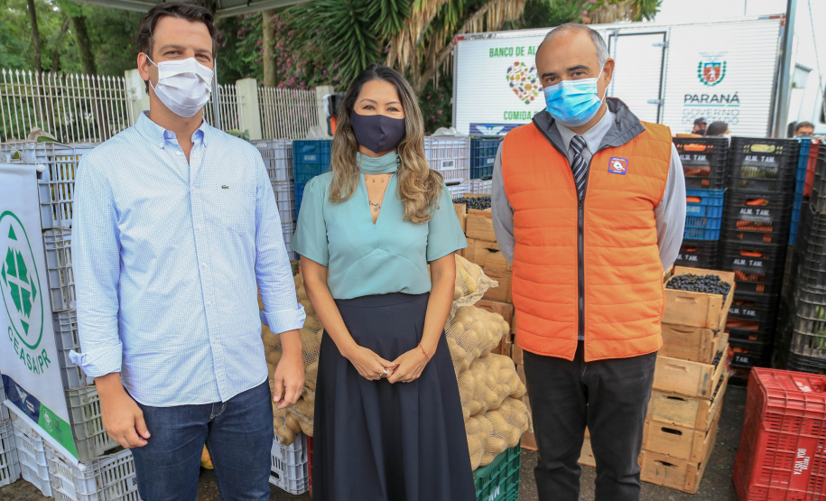 Permissionários atacadistas da Ceasa Curitiba fazem doação 25 toneladas de alimentos para entidades beneficentes de Curitiba e Região Metropolitana, além de famílias atingidas pelas chuvas em Irati, na região Centro-Sul do Estado. - Curitiba, 29/01/2021  -  Foto: Veldelino Pontes