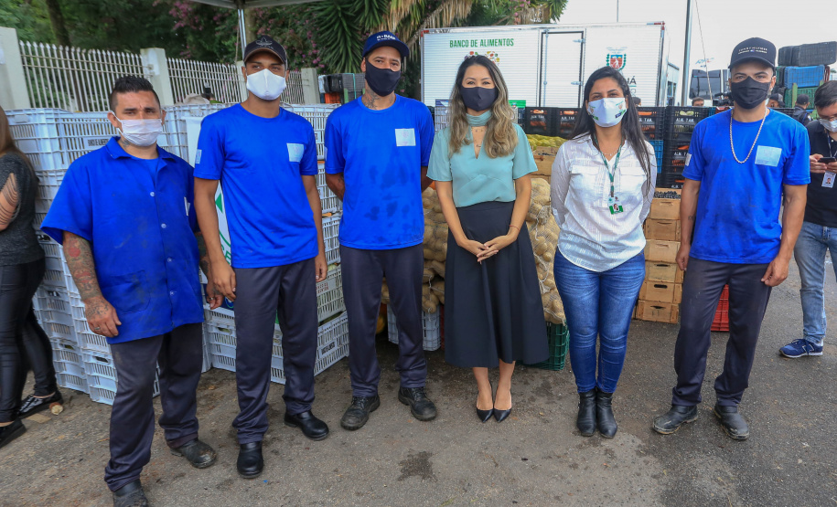 Permissionários atacadistas da Ceasa Curitiba fazem doação 25 toneladas de alimentos para entidades beneficentes de Curitiba e Região Metropolitana, além de famílias atingidas pelas chuvas em Irati, na região Centro-Sul do Estado. - Curitiba, 29/01/2021  -  Foto: Veldelino Pontes