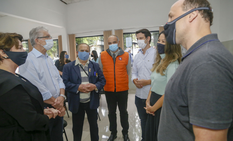 Permissionários atacadistas da Ceasa Curitiba fazem doação 25 toneladas de alimentos para entidades beneficentes de Curitiba e Região Metropolitana, além de famílias atingidas pelas chuvas em Irati, na região Centro-Sul do Estado. - Curitiba, 29/01/2021  - Foto: Gilson Abreu/AEN