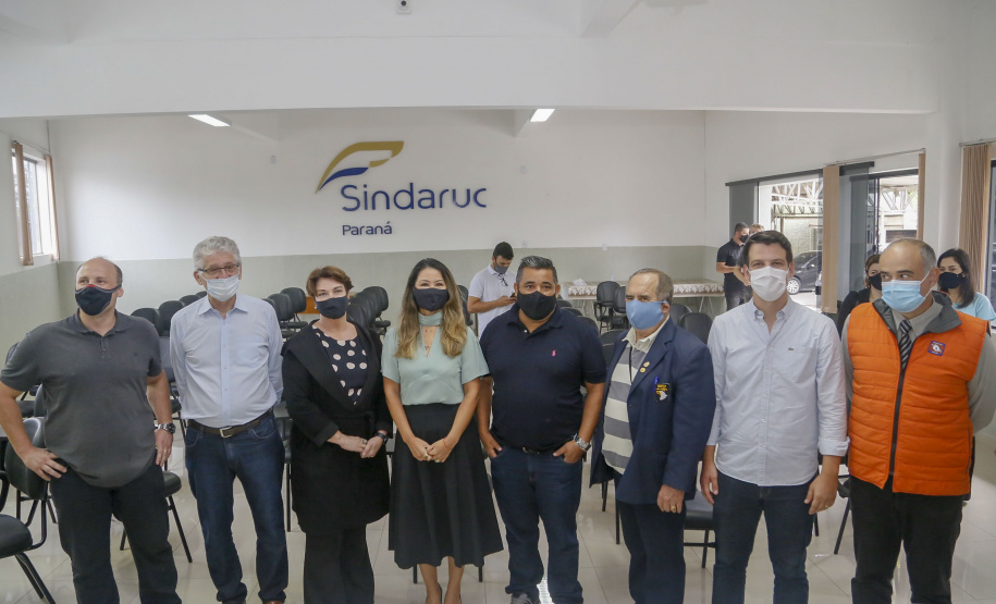 Permissionários atacadistas da Ceasa Curitiba fazem doação 25 toneladas de alimentos para entidades beneficentes de Curitiba e Região Metropolitana, além de famílias atingidas pelas chuvas em Irati, na região Centro-Sul do Estado. - Curitiba, 29/01/2021  - Foto: Gilson Abreu/AEN