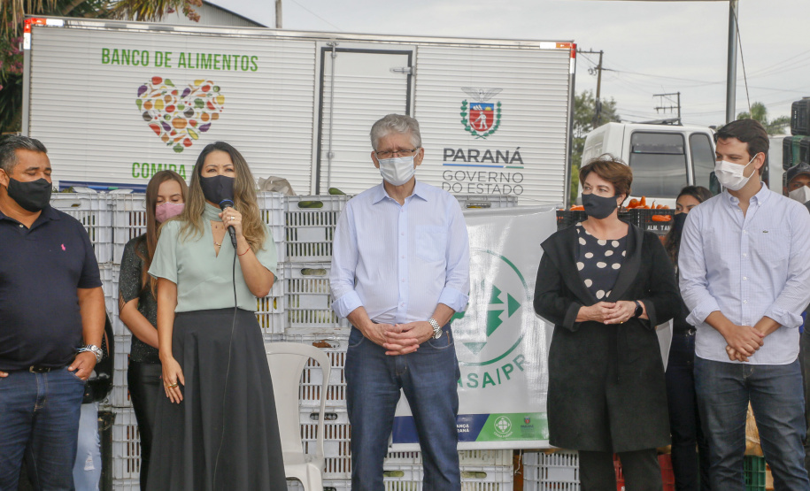 Permissionários atacadistas da Ceasa Curitiba fazem doação 25 toneladas de alimentos para entidades beneficentes de Curitiba e Região Metropolitana, além de famílias atingidas pelas chuvas em Irati, na região Centro-Sul do Estado. - Curitiba, 29/01/2021  - Foto: Gilson Abreu/AEN