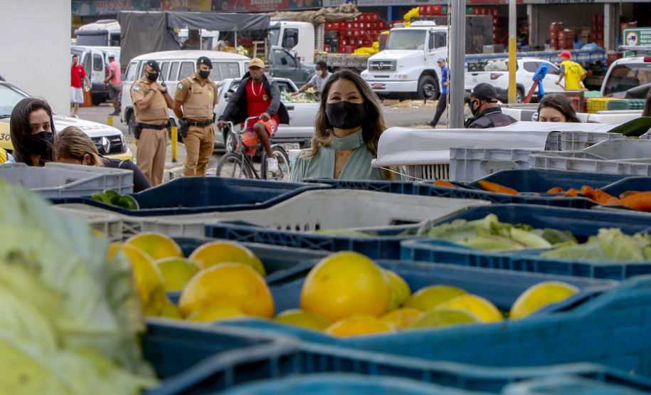 Permissionários atacadistas da Ceasa Curitiba fazem doação 25 toneladas de alimentos para entidades beneficentes de Curitiba e Região Metropolitana, além de famílias atingidas pelas chuvas em Irati, na região Centro-Sul do Estado. - Curitiba, 29/01/2021  - Foto: Gilson Abreu/AEN
