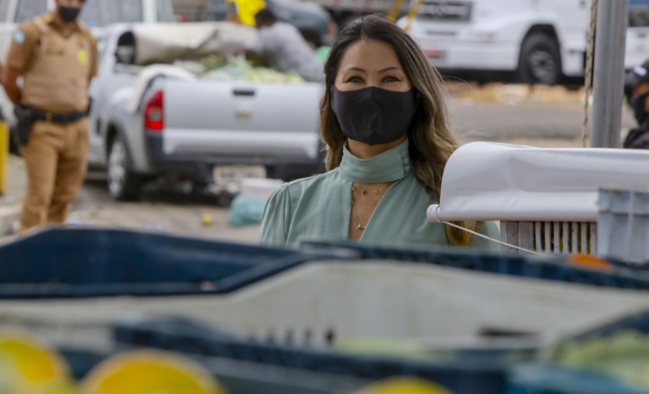 Permissionários atacadistas da Ceasa Curitiba fazem doação 25 toneladas de alimentos para entidades beneficentes de Curitiba e Região Metropolitana, além de famílias atingidas pelas chuvas em Irati, na região Centro-Sul do Estado. - Curitiba, 29/01/2021  - Foto: Gilson Abreu/AEN