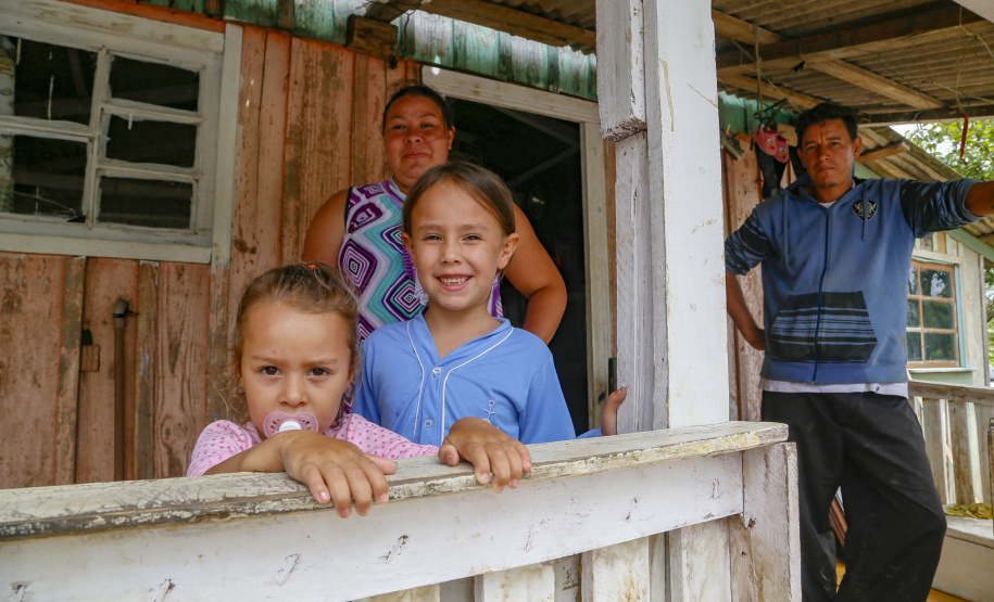 Vítimas da chuva recebem 25 toneladas de alimentos do Ceasa Paraná . IRATI.

Foto: Gilson Abreu/AEN