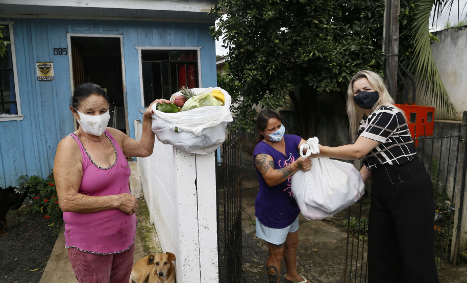 Vítimas da chuva recebem 25 toneladas de alimentos do Ceasa Paraná . IRATI.

Foto: Gilson Abreu/AEN