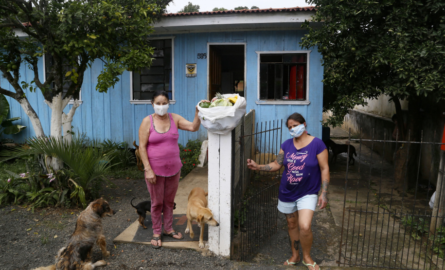 Vítimas da chuva recebem 25 toneladas de alimentos do Ceasa Paraná . IRATI.

Foto: Gilson Abreu/AEN