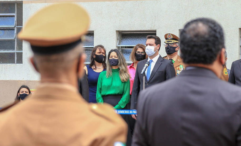 O governador Carlos Massa Ratinho Junior participou nesta sexta-feira (29) da troca do comando-geral do Corpo de Bombeiros do Paraná. Depois de dois anos como comandante, o coronel Samuel Prestes dá lugar ao coronel Gerson Gross, que até então respondia pelo comando da Academia Policial Militar do Guatupê.  -  Curitiba, 29/01/2021  -  Foto: Valdelino Alves Pontes