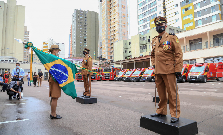 O governador Carlos Massa Ratinho Junior participou nesta sexta-feira (29) da troca do comando-geral do Corpo de Bombeiros do Paraná. Depois de dois anos como comandante, o coronel Samuel Prestes dá lugar ao coronel Gerson Gross, que até então respondia pelo comando da Academia Policial Militar do Guatupê.  -  Curitiba, 29/01/2021  -  Foto: Valdelino Alves Pontes