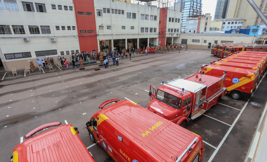 O governador Carlos Massa Ratinho Junior participou nesta sexta-feira (29) da troca do comando-geral do Corpo de Bombeiros do Paraná. Depois de dois anos como comandante, o coronel Samuel Prestes dá lugar ao coronel Gerson Gross, que até então respondia pelo comando da Academia Policial Militar do Guatupê.  -  Curitiba, 29/01/2021  -  Foto: Valdelino Alves Pontes