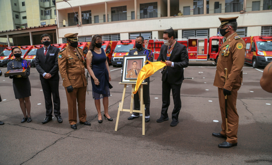 O governador Carlos Massa Ratinho Junior participou nesta sexta-feira (29) da troca do comando-geral do Corpo de Bombeiros do Paraná. Depois de dois anos como comandante, o coronel Samuel Prestes dá lugar ao coronel Gerson Gross, que até então respondia pelo comando da Academia Policial Militar do Guatupê.  -  Curitiba, 29/01/2021  -  Foto: Valdelino Alves Pontes