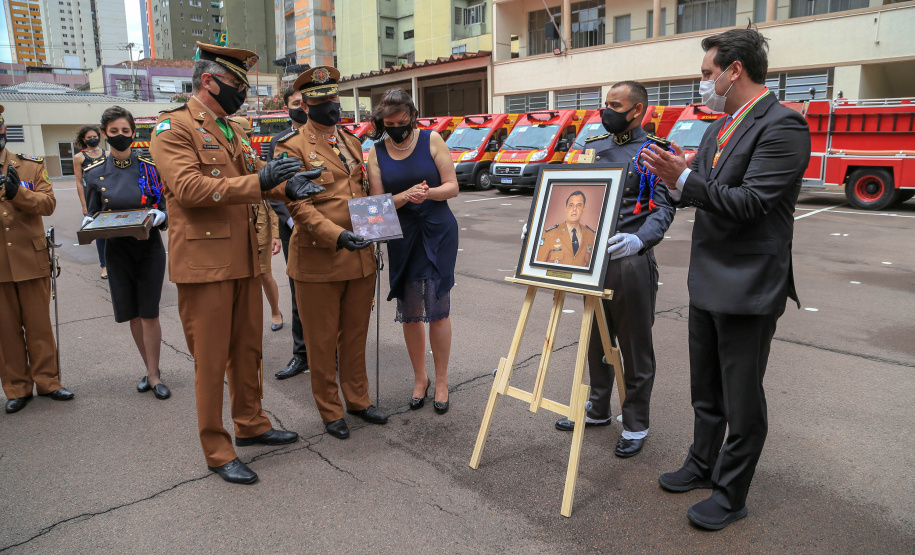 O governador Carlos Massa Ratinho Junior participou nesta sexta-feira (29) da troca do comando-geral do Corpo de Bombeiros do Paraná. Depois de dois anos como comandante, o coronel Samuel Prestes dá lugar ao coronel Gerson Gross, que até então respondia pelo comando da Academia Policial Militar do Guatupê.  -  Curitiba, 29/01/2021  -  Foto: Valdelino Alves Pontes