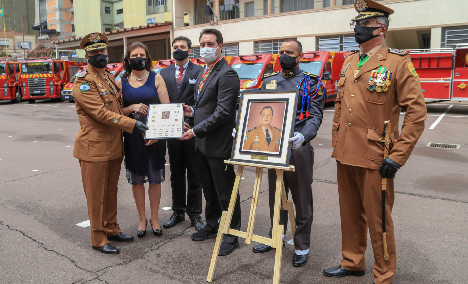 O governador Carlos Massa Ratinho Junior participou nesta sexta-feira (29) da troca do comando-geral do Corpo de Bombeiros do Paraná. Depois de dois anos como comandante, o coronel Samuel Prestes dá lugar ao coronel Gerson Gross, que até então respondia pelo comando da Academia Policial Militar do Guatupê.  -  Curitiba, 29/01/2021  -  Foto: Valdelino Alves Pontes