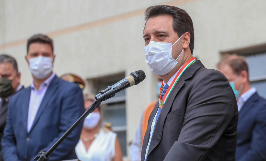 O governador Carlos Massa Ratinho Junior participou nesta sexta-feira (29) da troca do comando-geral do Corpo de Bombeiros do Paraná. Depois de dois anos como comandante, o coronel Samuel Prestes dá lugar ao coronel Gerson Gross, que até então respondia pelo comando da Academia Policial Militar do Guatupê.  -  Curitiba, 29/01/2021  -  Foto: Valdelino Alves Pontes