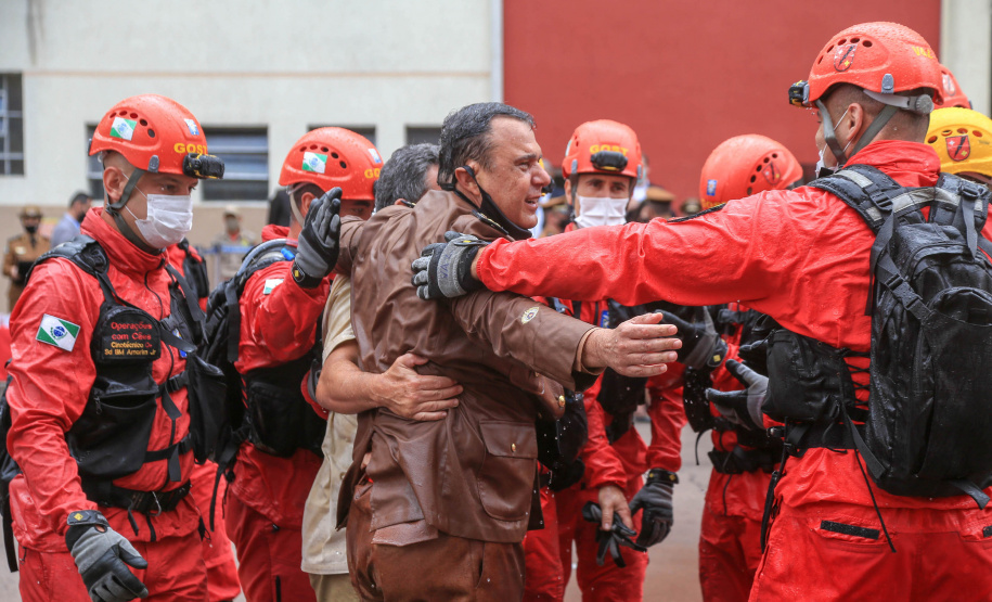 O governador Carlos Massa Ratinho Junior participou nesta sexta-feira (29) da troca do comando-geral do Corpo de Bombeiros do Paraná. Depois de dois anos como comandante, o coronel Samuel Prestes dá lugar ao coronel Gerson Gross, que até então respondia pelo comando da Academia Policial Militar do Guatupê.  -  Curitiba, 29/01/2021  -  Foto: Valdelino Alves Pontes