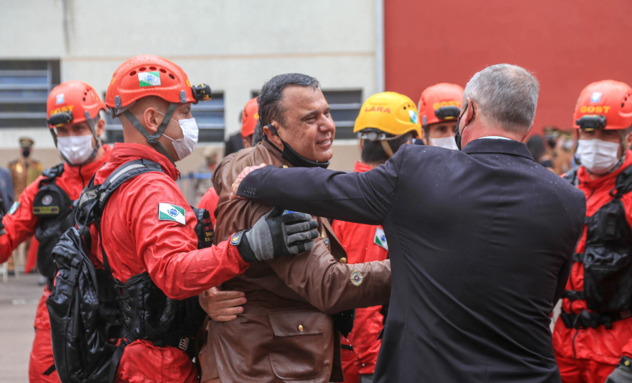O governador Carlos Massa Ratinho Junior participou nesta sexta-feira (29) da troca do comando-geral do Corpo de Bombeiros do Paraná. Depois de dois anos como comandante, o coronel Samuel Prestes dá lugar ao coronel Gerson Gross, que até então respondia pelo comando da Academia Policial Militar do Guatupê.  -  Curitiba, 29/01/2021  -  Foto: Valdelino Alves Pontes