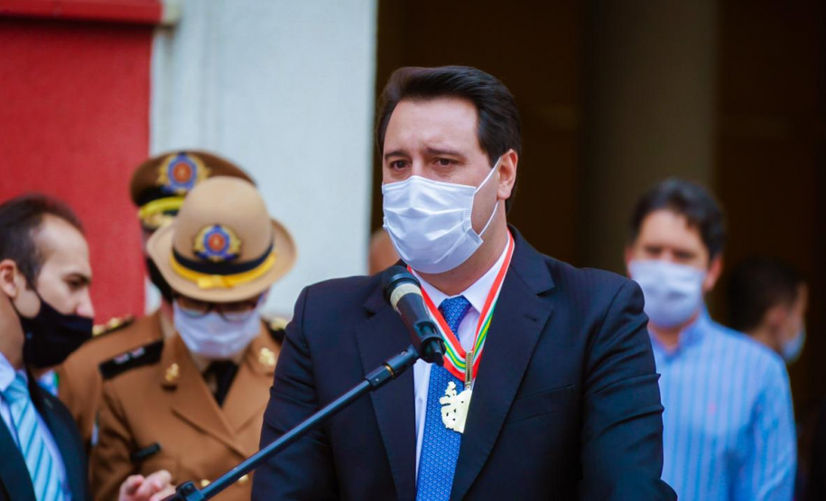 O governador Carlos Massa Ratinho Junior participou nesta sexta-feira (29) da troca do comando-geral do Corpo de Bombeiros do Paraná. Depois de dois anos como comandante, o coronel Samuel Prestes dá lugar ao coronel Gerson Gross, que até então respondia pelo comando da Academia Policial Militar do Guatupê.  -  Curitiba, 29/01/2021  -  Foto: Jonathan Campos/AEN