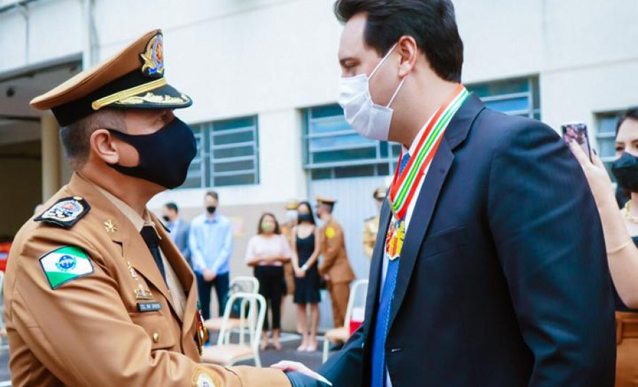 O governador Carlos Massa Ratinho Junior participou nesta sexta-feira (29) da troca do comando-geral do Corpo de Bombeiros do Paraná. Depois de dois anos como comandante, o coronel Samuel Prestes dá lugar ao coronel Gerson Gross, que até então respondia pelo comando da Academia Policial Militar do Guatupê.  -  Curitiba, 29/01/2021  -  Foto: Jonathan Campos/AEN