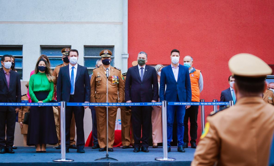 O governador Carlos Massa Ratinho Junior participou nesta sexta-feira (29) da troca do comando-geral do Corpo de Bombeiros do Paraná. Depois de dois anos como comandante, o coronel Samuel Prestes dá lugar ao coronel Gerson Gross, que até então respondia pelo comando da Academia Policial Militar do Guatupê.  -  Curitiba, 29/01/2021  -  Foto: Jonathan Campos/AEN
