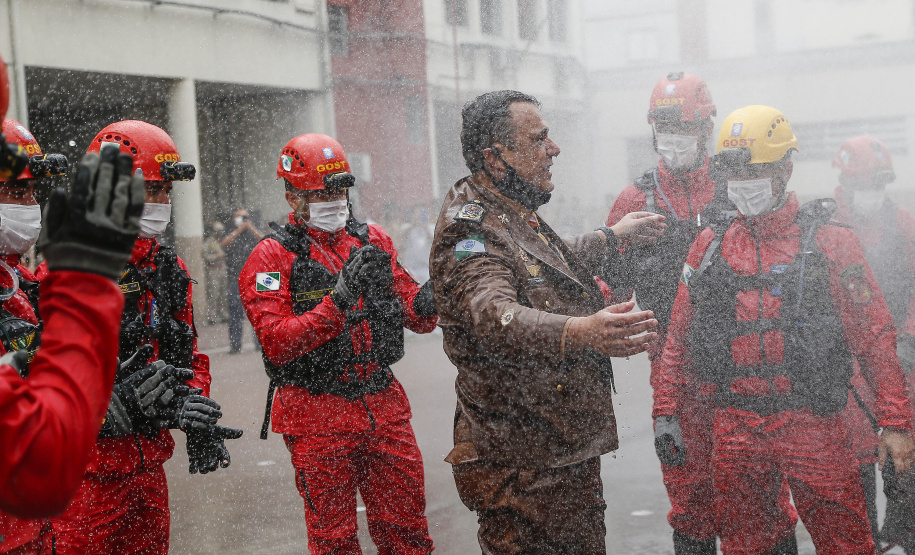 O governador Carlos Massa Ratinho Junior participou nesta sexta-feira (29) da troca do comando-geral do Corpo de Bombeiros do Paraná. Depois de dois anos como comandante, o coronel Samuel Prestes dá lugar ao coronel Gerson Gross, que até então respondia pelo comando da Academia Policial Militar do Guatupê.  -  Curitiba, 29/01/2021  -  Foto: Jonathan Campos/AEN