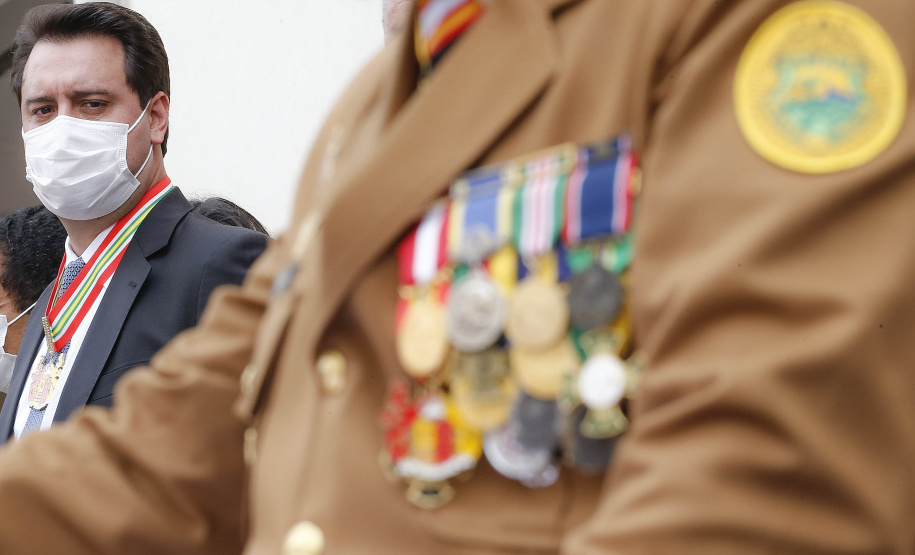 O governador Carlos Massa Ratinho Junior participou nesta sexta-feira (29) da troca do comando-geral do Corpo de Bombeiros do Paraná. Depois de dois anos como comandante, o coronel Samuel Prestes dá lugar ao coronel Gerson Gross, que até então respondia pelo comando da Academia Policial Militar do Guatupê.  -  Curitiba, 29/01/2021  -  Foto: Jonathan Campos/AEN