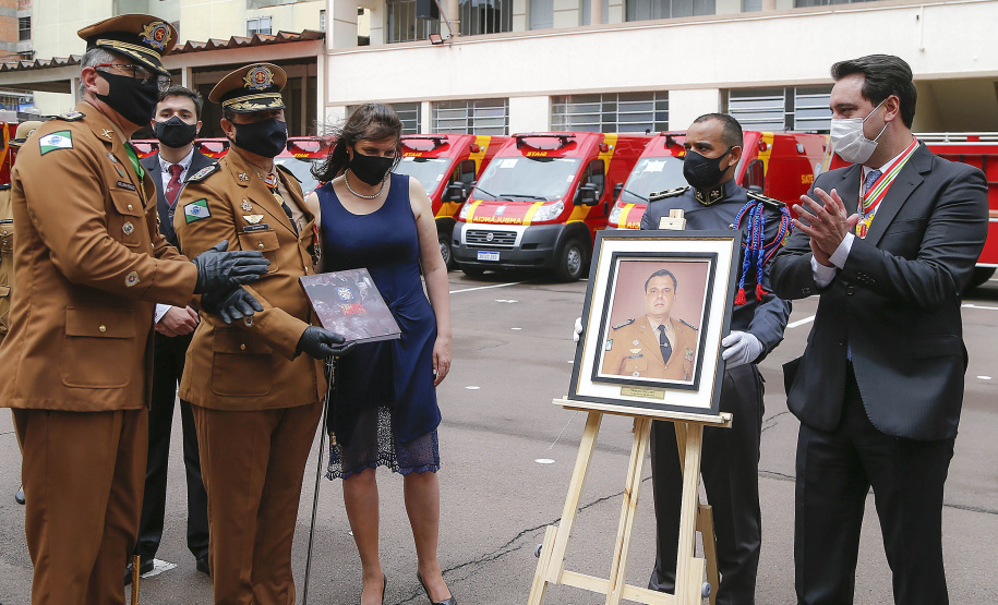 O governador Carlos Massa Ratinho Junior participou nesta sexta-feira (29) da troca do comando-geral do Corpo de Bombeiros do Paraná. Depois de dois anos como comandante, o coronel Samuel Prestes dá lugar ao coronel Gerson Gross, que até então respondia pelo comando da Academia Policial Militar do Guatupê.  -  Curitiba, 29/01/2021  -  Foto: Jonathan Campos/AEN