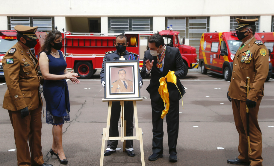 O governador Carlos Massa Ratinho Junior participou nesta sexta-feira (29) da troca do comando-geral do Corpo de Bombeiros do Paraná. Depois de dois anos como comandante, o coronel Samuel Prestes dá lugar ao coronel Gerson Gross, que até então respondia pelo comando da Academia Policial Militar do Guatupê.  -  Curitiba, 29/01/2021  -  Foto: Jonathan Campos/AEN