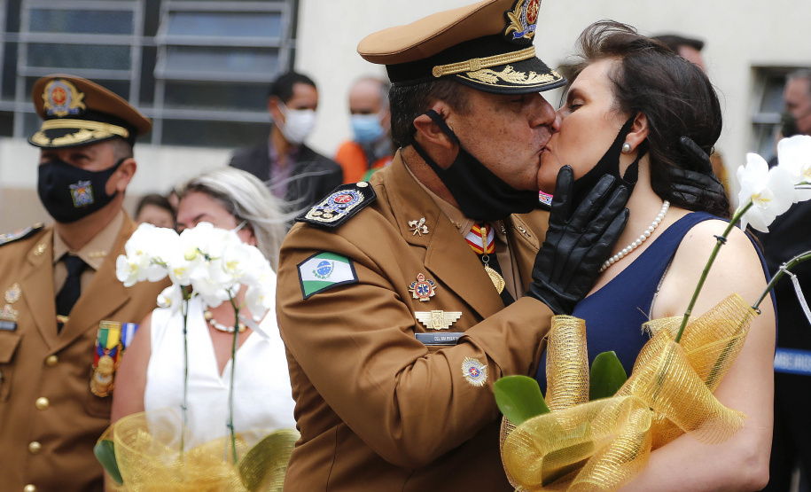 O governador Carlos Massa Ratinho Junior participou nesta sexta-feira (29) da troca do comando-geral do Corpo de Bombeiros do Paraná. Depois de dois anos como comandante, o coronel Samuel Prestes dá lugar ao coronel Gerson Gross, que até então respondia pelo comando da Academia Policial Militar do Guatupê.  -  Curitiba, 29/01/2021  -  Foto: Jonathan Campos/AEN