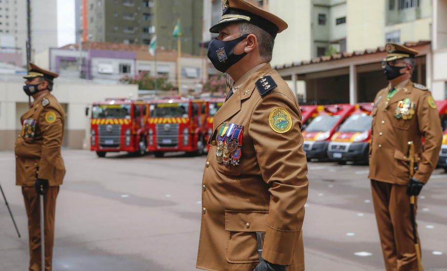O governador Carlos Massa Ratinho Junior participou nesta sexta-feira (29) da troca do comando-geral do Corpo de Bombeiros do Paraná. Depois de dois anos como comandante, o coronel Samuel Prestes dá lugar ao coronel Gerson Gross, que até então respondia pelo comando da Academia Policial Militar do Guatupê.  -  Curitiba, 29/01/2021  -  Foto: Jonathan Campos/AEN
